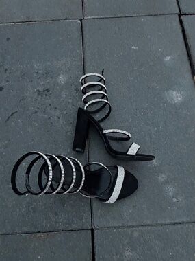 🧚🏻‍♂️ Black Rhinestone Spiral-Strap High Heel Sandals
